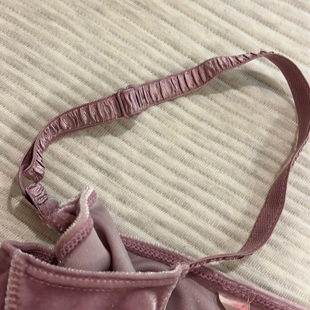 Victoria Secret - Picture 4 of 4